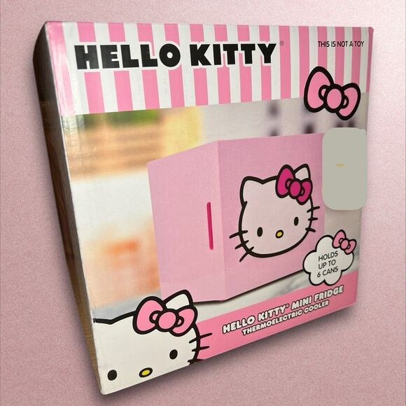 Hello Kitty Mini Fridge - Picture 5 of 7